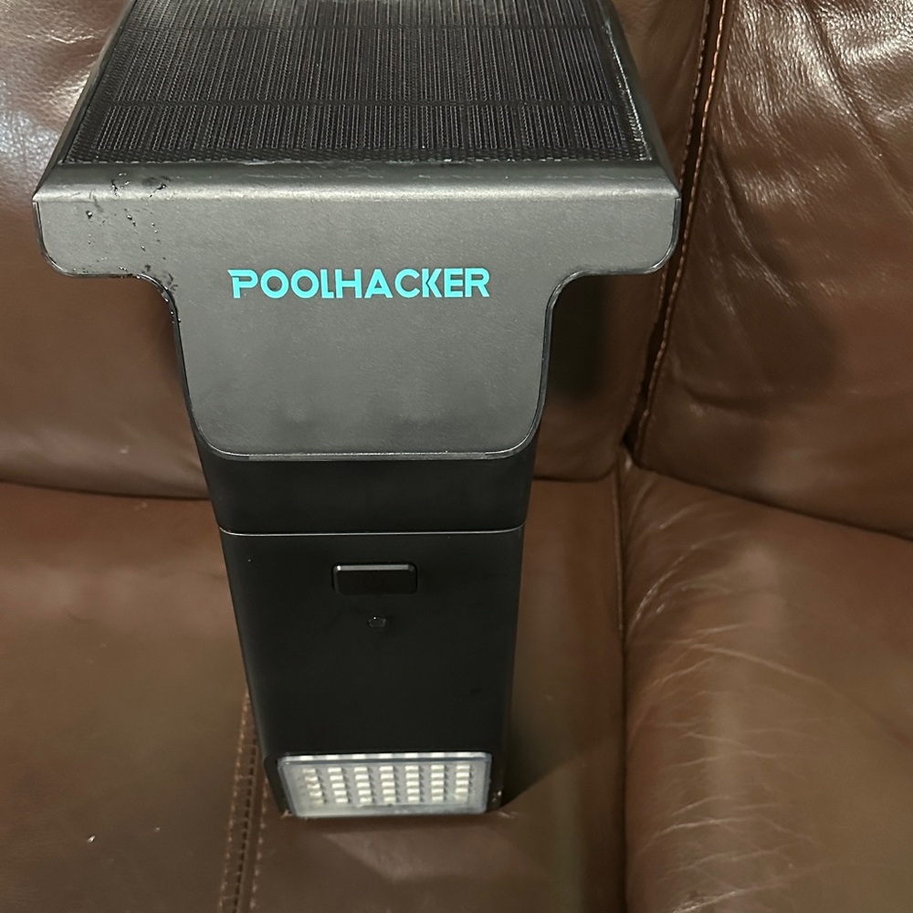 Poolhacker Black Solar Pool Skimmer